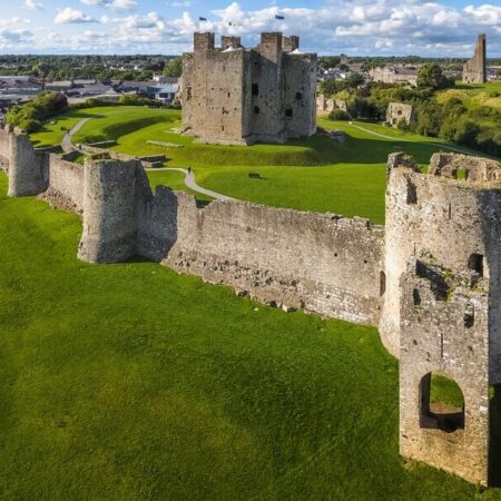 Ancienteasttourcompany Tour Medieval Castle Grassy Hilltop