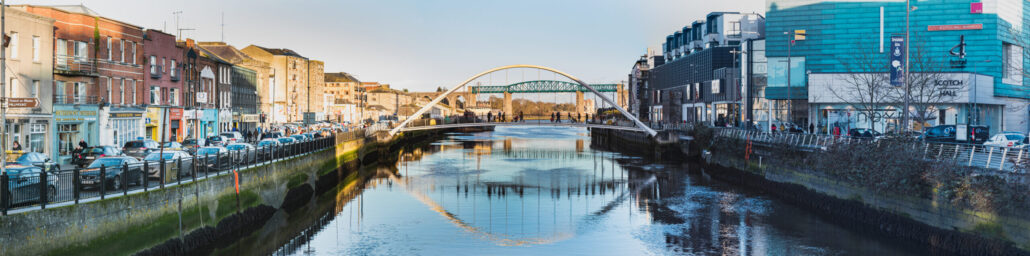 Ancienteasttourcompany Tour River Bridge City Buildings