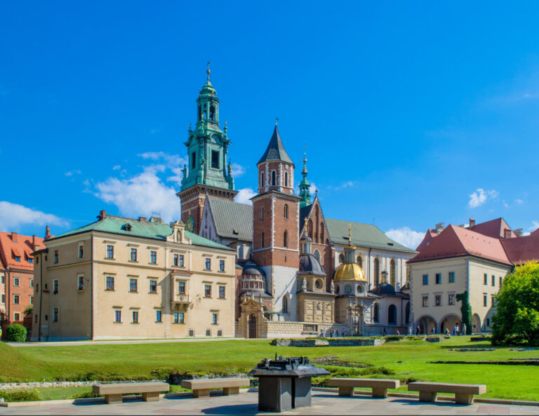 Atcracow Tour Historic Castle Towers Golden Dome