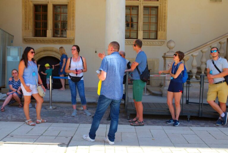 Atcracow Tour Tour Group Architecture People