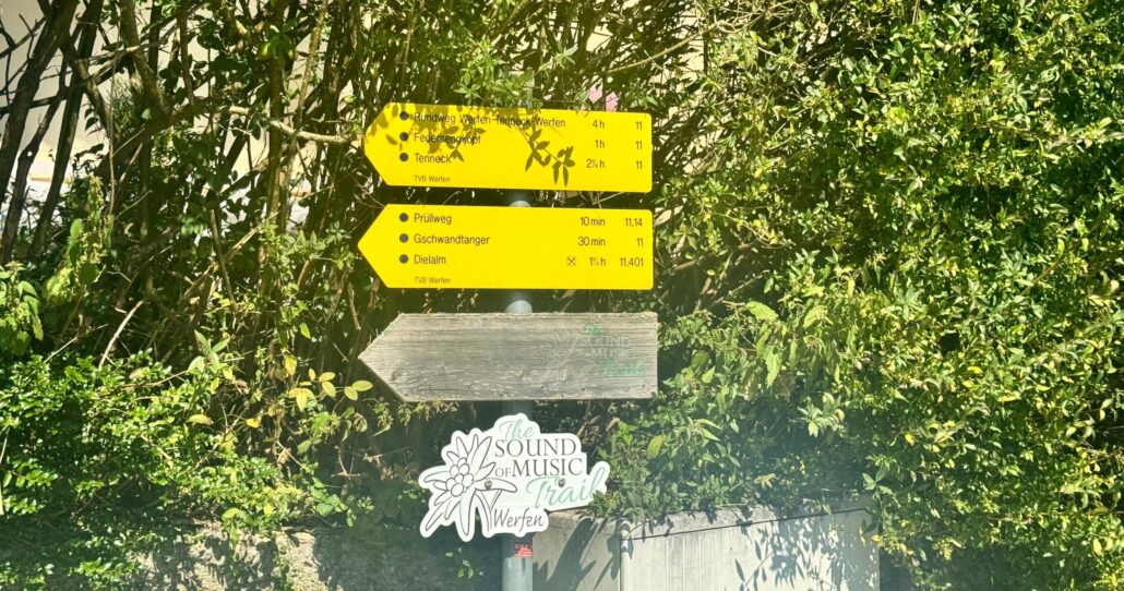 Bobstours Tour Trail Sign Yellow Arrow Bushes