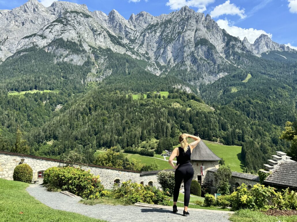Bobstours Tour Woman Mountain View Greenery