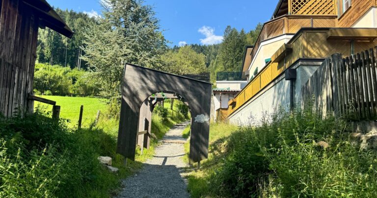 Bobstours Tour Wooden Arch Pathway Green Grass