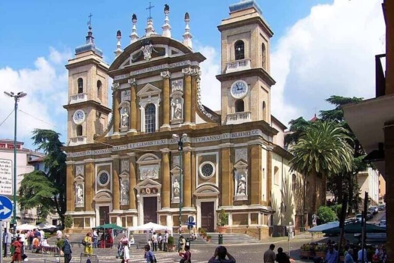 Discoveryguidedtours Tour Church Facade Statues Clock Tower