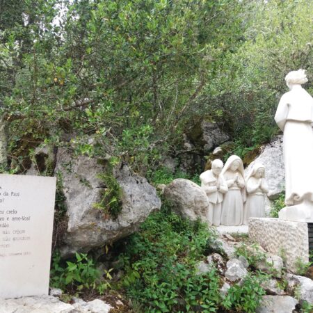 Estreladalva Tour Angel Statue Praying Children Nature