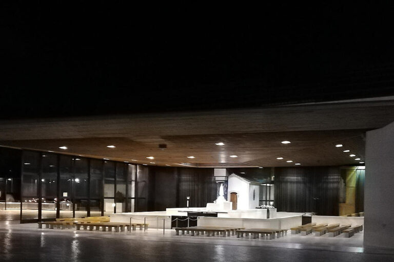 Estreladalva Tour Modern Chapel Interior Night