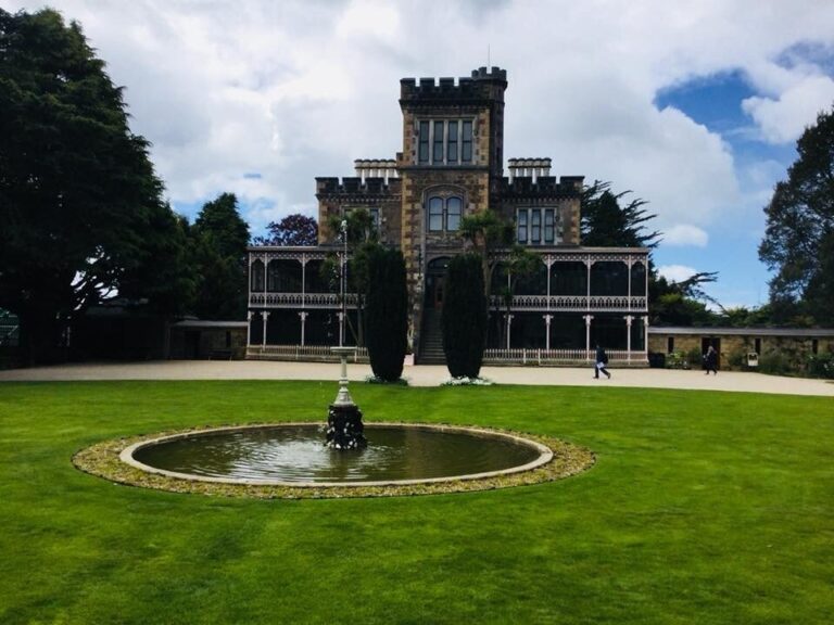 Fantailtours Tour Castle Garden Fountain Greenery