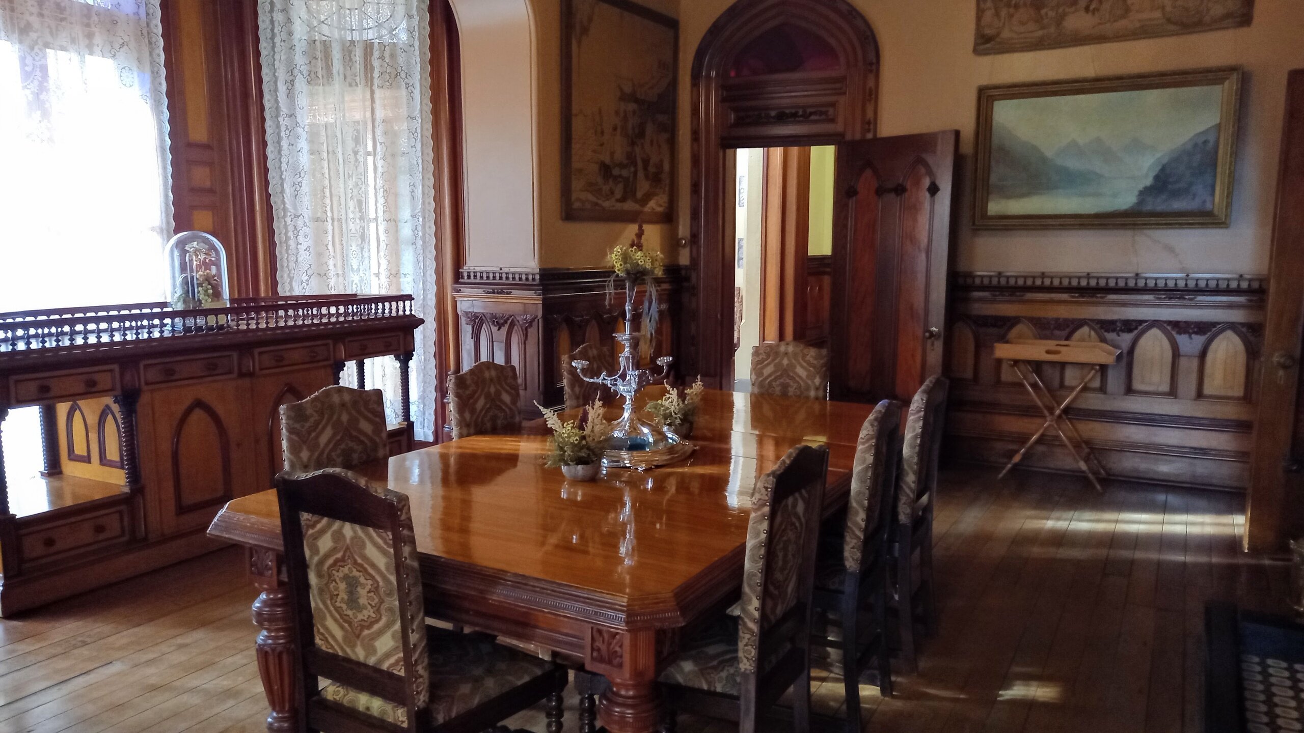 Fantailtours Tour Dining Room Wooden Furniture Lace Curtains