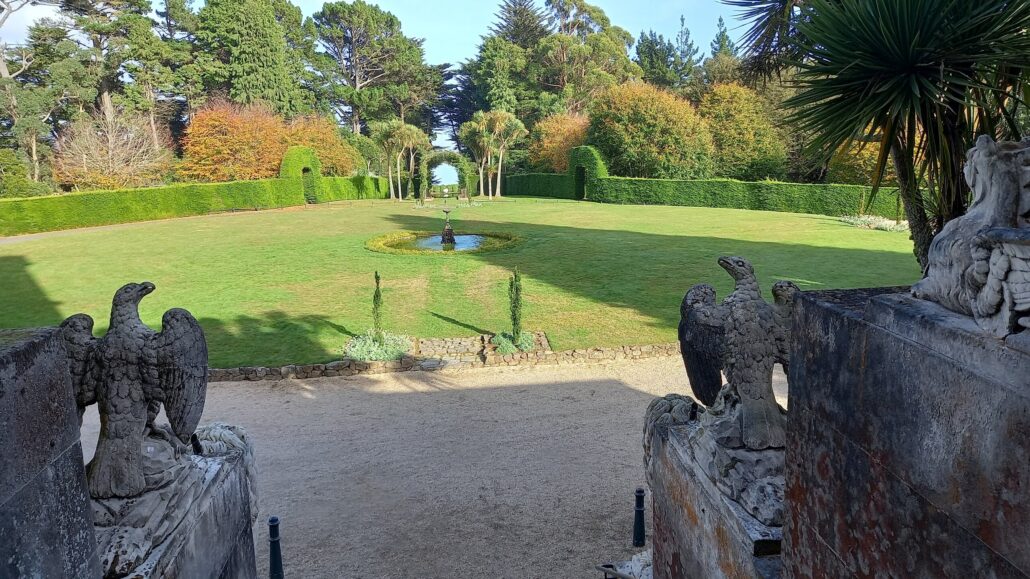 Fantailtours Tour Garden Fountain Eagles Pathway
