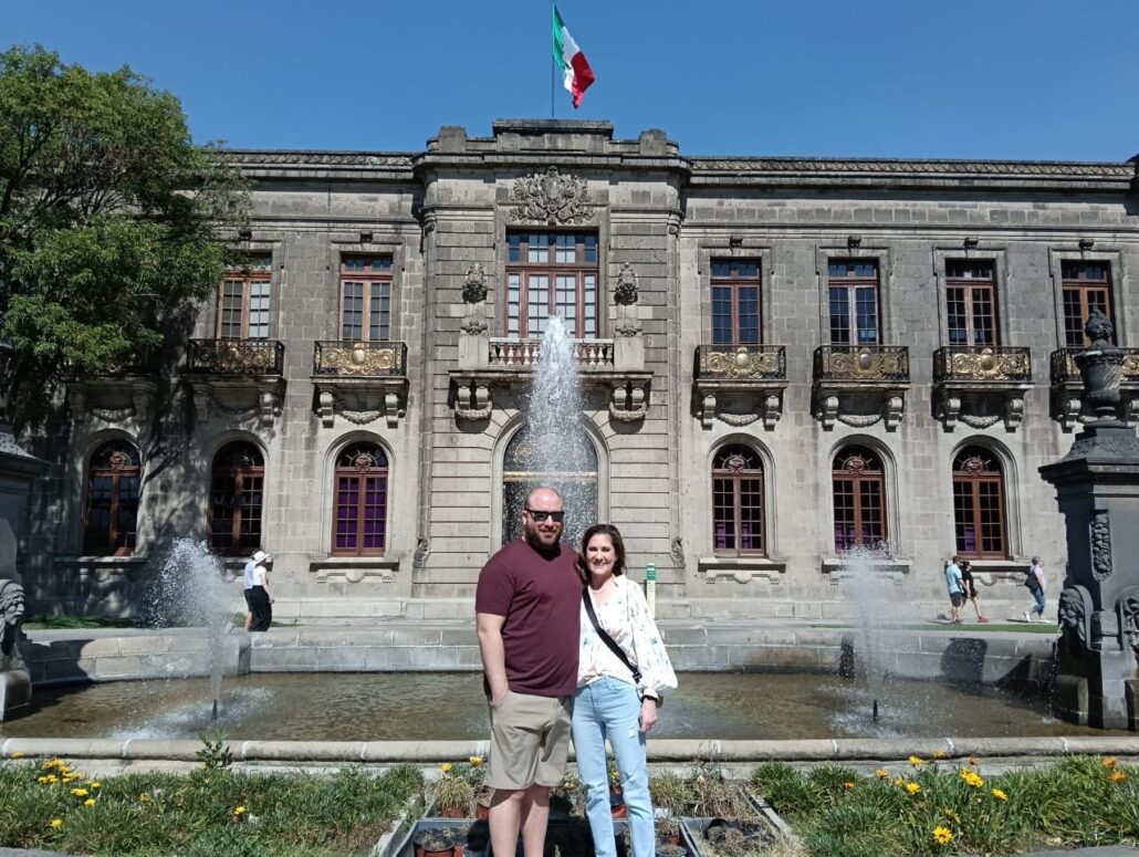 Freewalkingtourmx Tour Historic Building Fountain People Flag