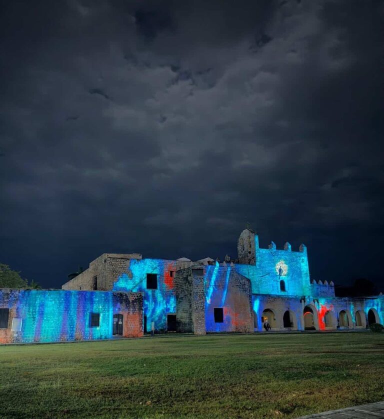 Freewalkingtourmx Tour Illuminated Stone Building Night Sky