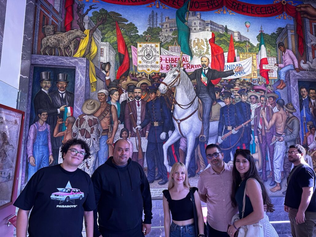 Freewalkingtourmx Tour Mural Group Photo Historical Art