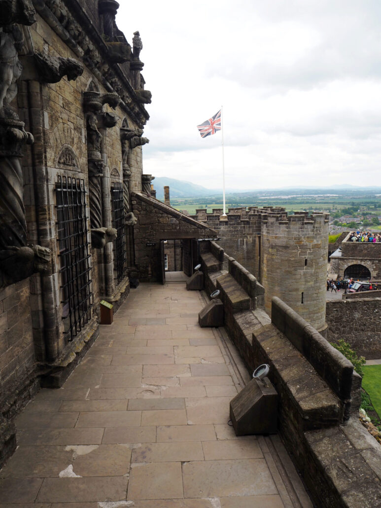 Highlandexperience Tour Castle Flag Stone Walkway