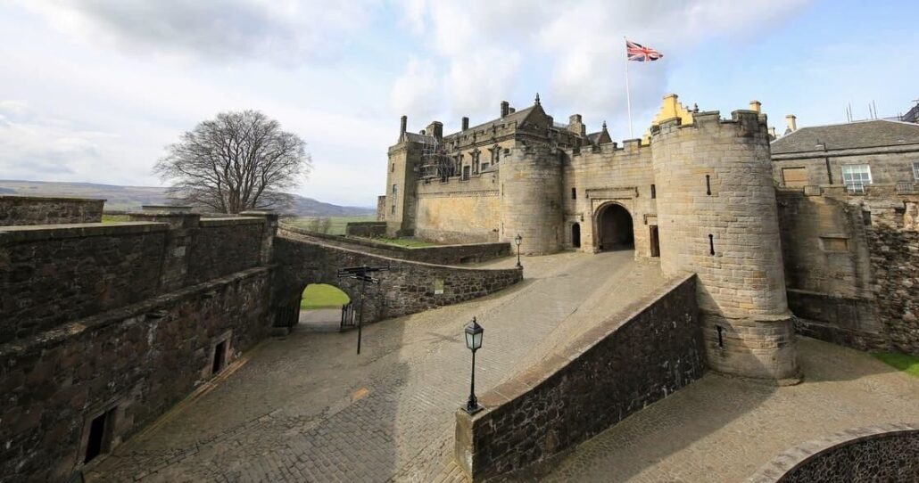 Highlandexperience Tour Castle Gate Flag Stone Path