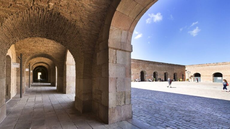 Inoutbarcelona Tour Arched Hallway Brick Structure