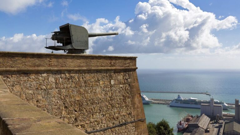 Inoutbarcelona Tour Cannon Stone Wall Harbor