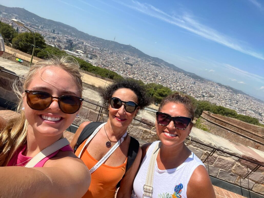 Inoutbarcelona Tour City View Sunny Day Three Women