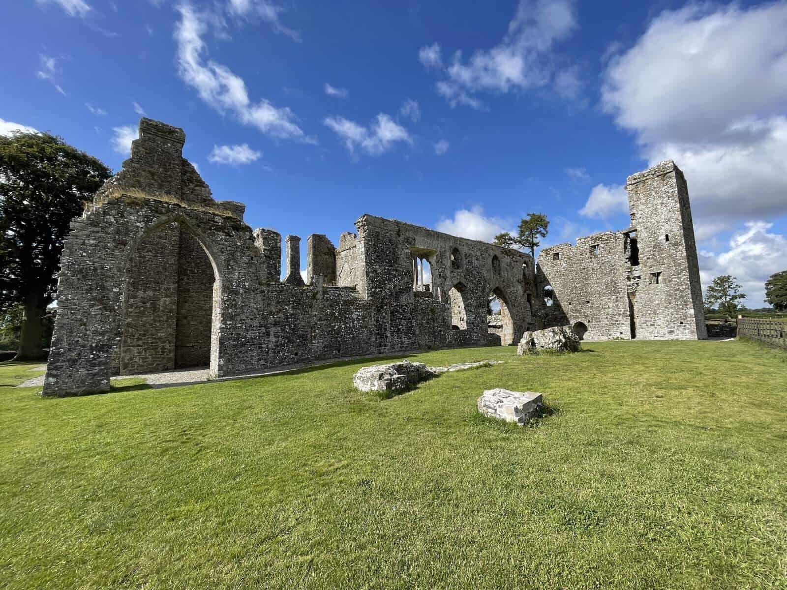 Irish Luxury Day Tours Tour Ruins Stone Archway Grassy Field