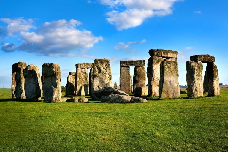 Londoncountrytours Tour Stonehenge Grass Sky Clouds