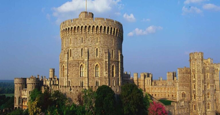 Londonminicabservice Tour Windsor Castle Stone Tower Greenery
