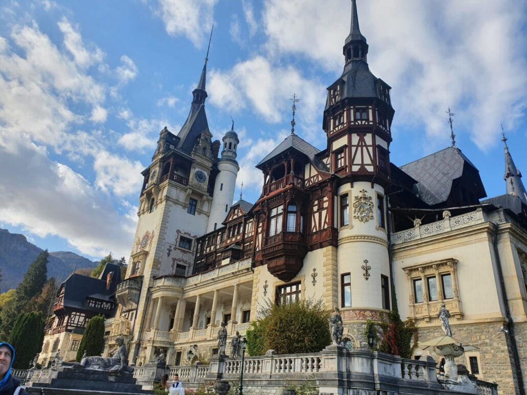 Marastours Tour Castle Tower Stone Statues