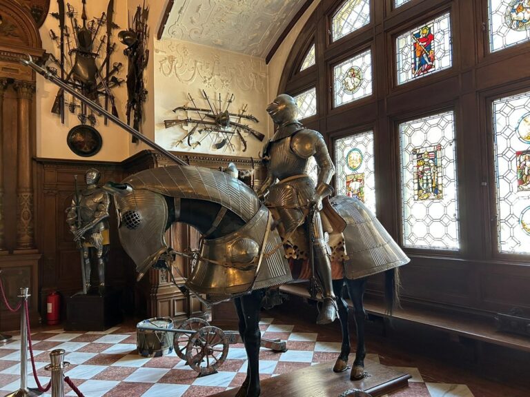 Marastours Tour Knight Horse Armored Display