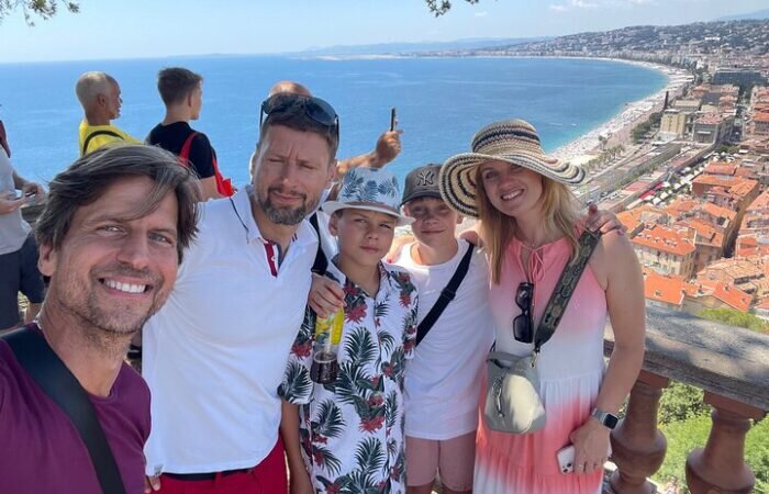Niceidealtours Tour Family Selfie Coastal View
