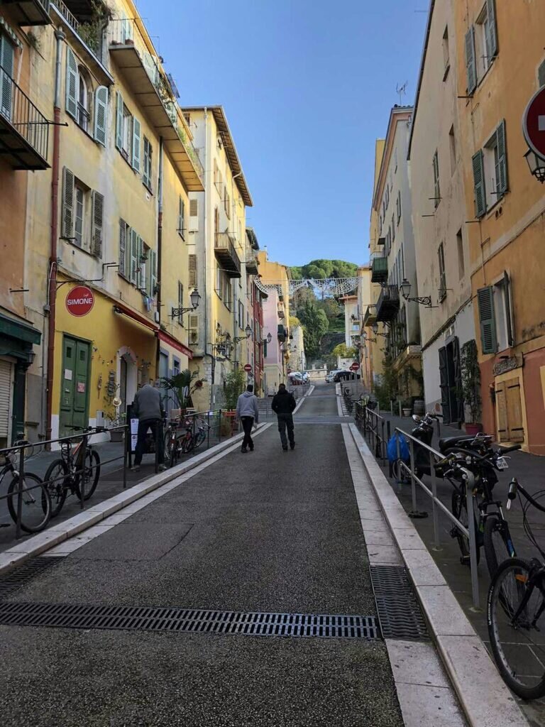 Niceidealtours Tour Narrow Street Colorful Buildings Bicycles 