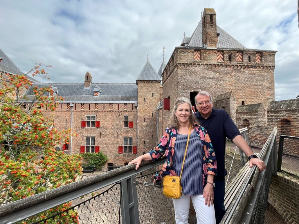 Privatedaytoursamsterdam Tour Couple Castle Bridge Red Shutters