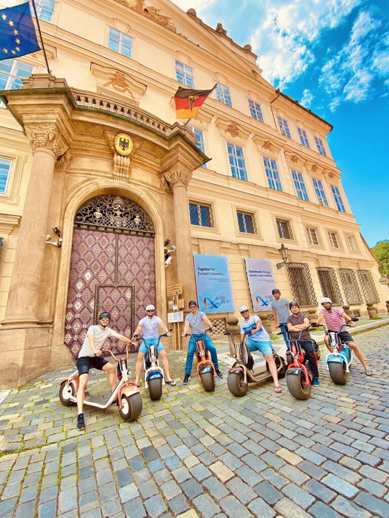 Scroosertour Tour Group Scooters Historical Building