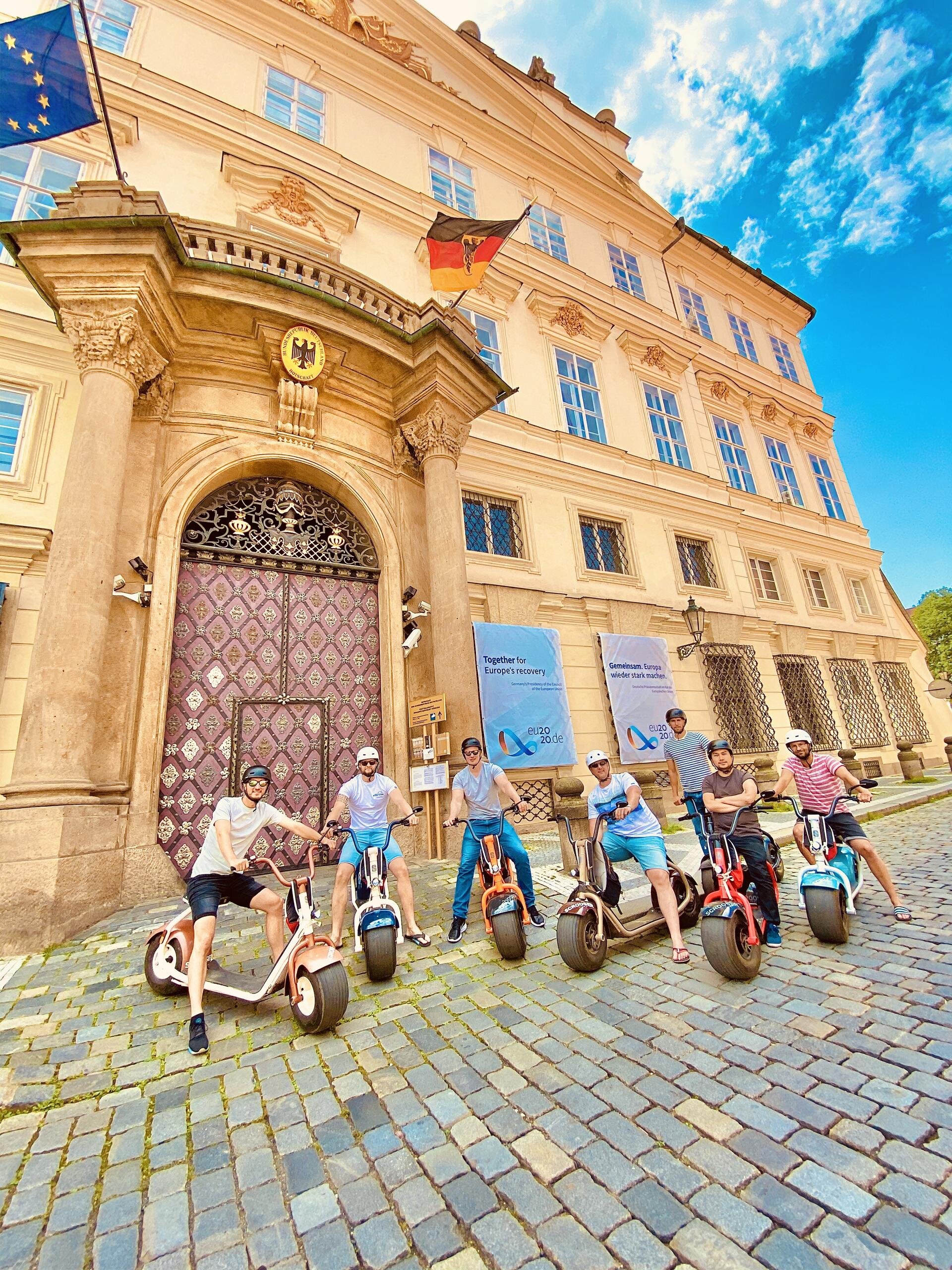 Scroosertour Tour Group Scooters Historical Building