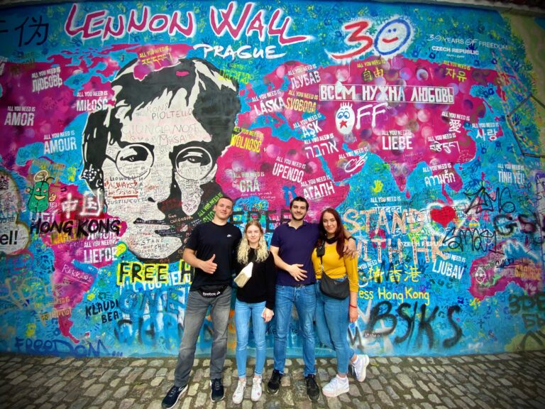 Scroosertour Tour Lennon Wall Prague Mural Friends