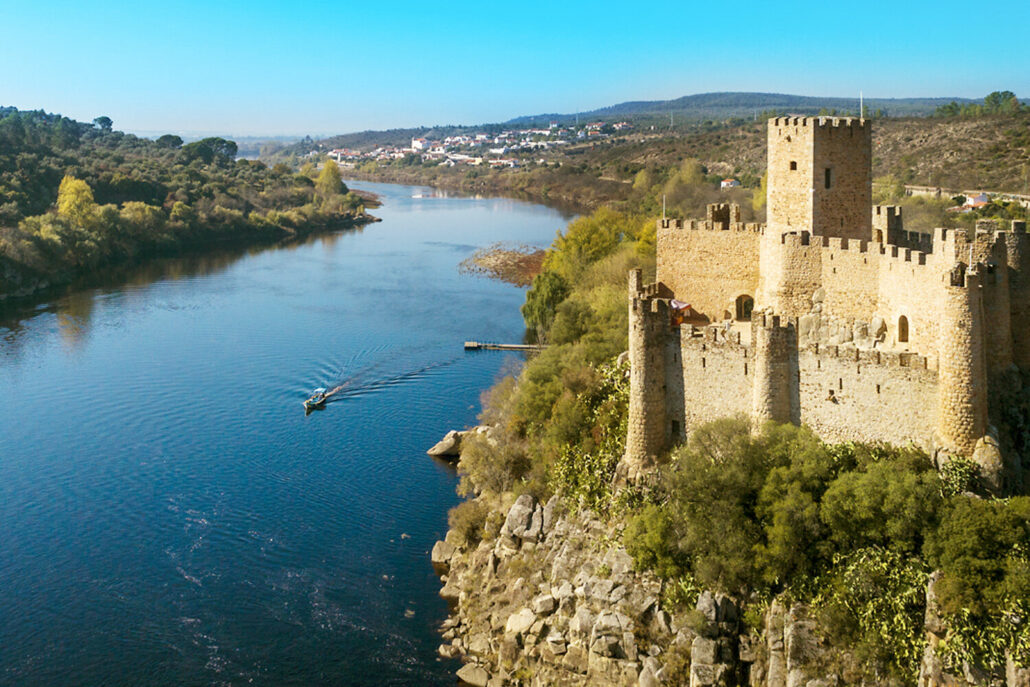 Silvercoasttravelling Tour Castle River Boat Greenery 