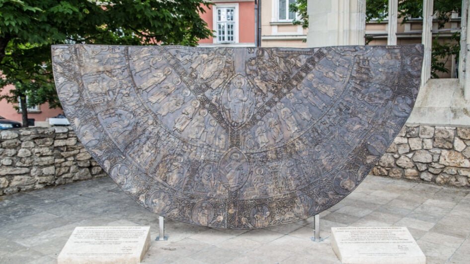 Tastehungary Tour Sculpture Relief Artwork Park