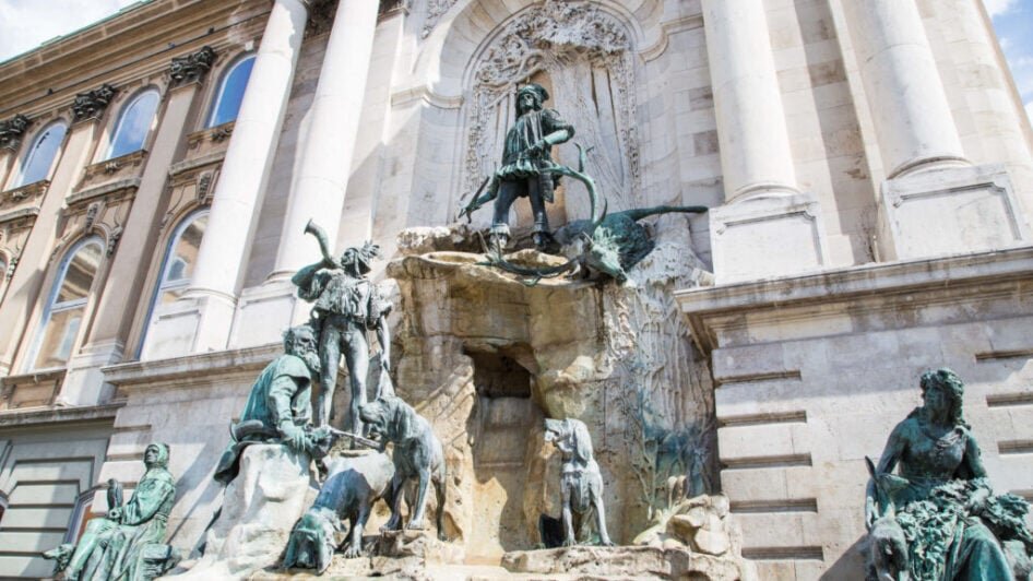 Tastehungary Tour Statue Fountain Figures Architecture