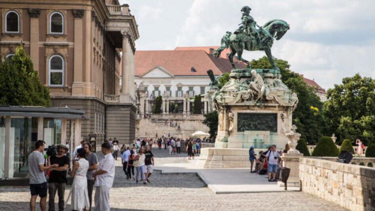 Tastehungary Tour Statue Horse People Architecture
