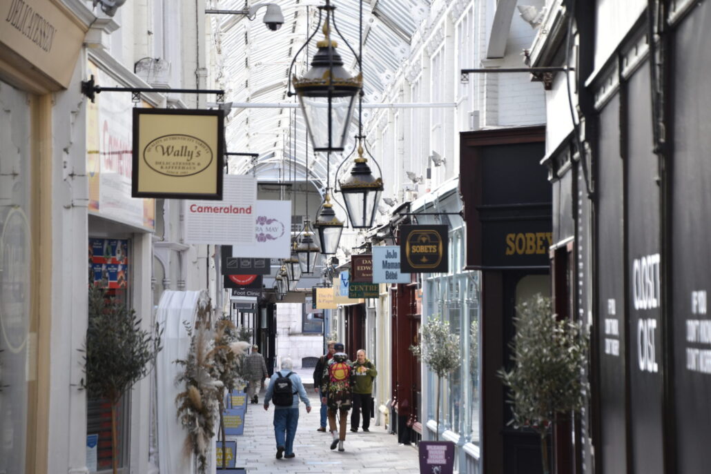 Toursoftheuk Tour Shopping Arcade Lanterns Signs