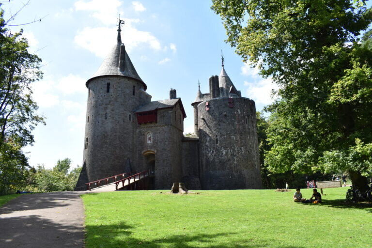 Toursoftheuk Tour Stone Castle Towers Green Grass