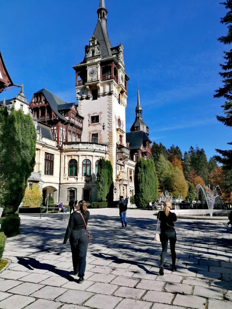 Transprotocol Tour Historic Castle Park Fountain
