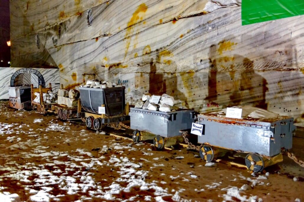Transprotocol Tour Mining Carts Marble Wall
